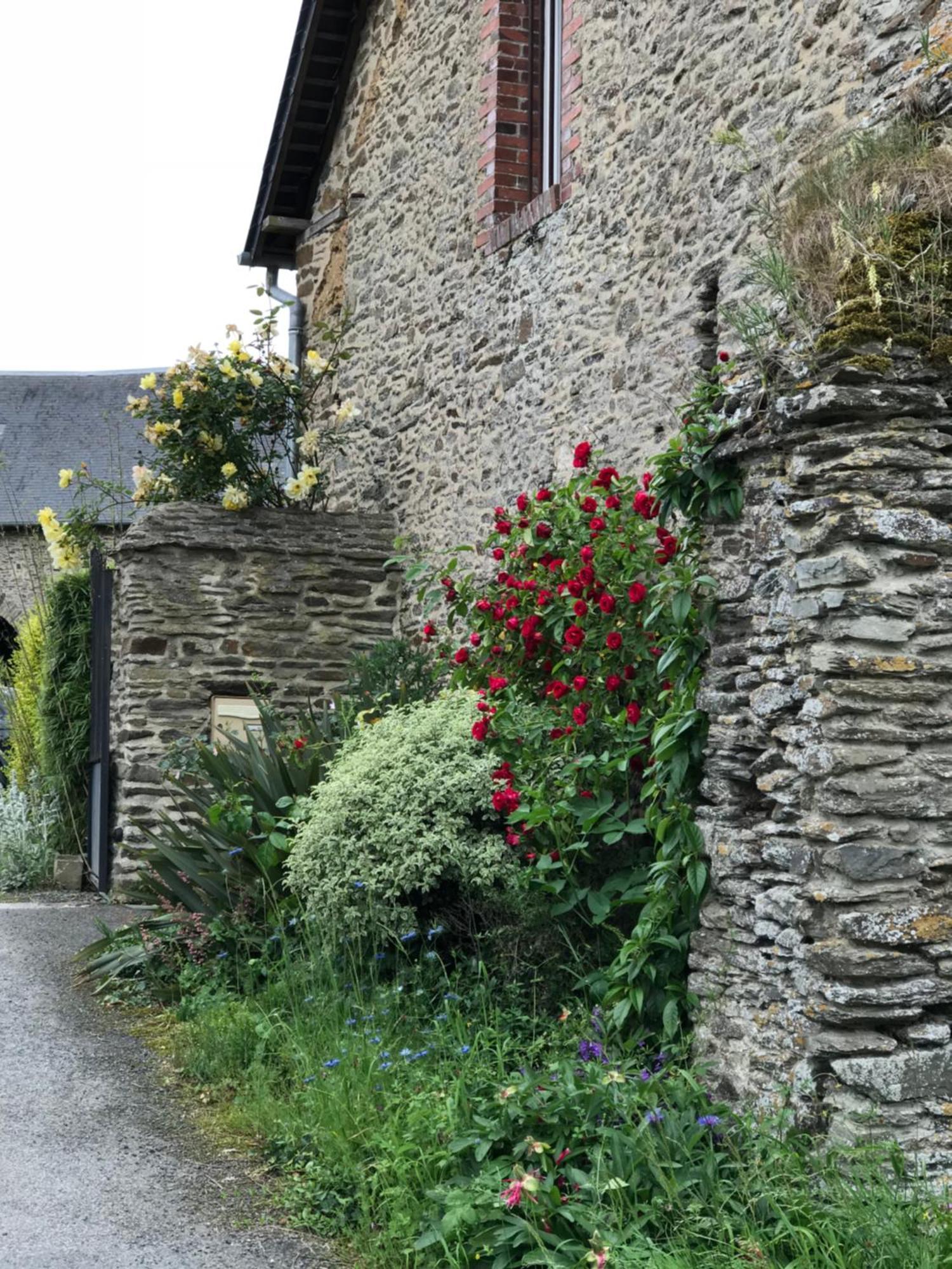 La Longre Hotel Cerisy-la-Foret Exterior photo